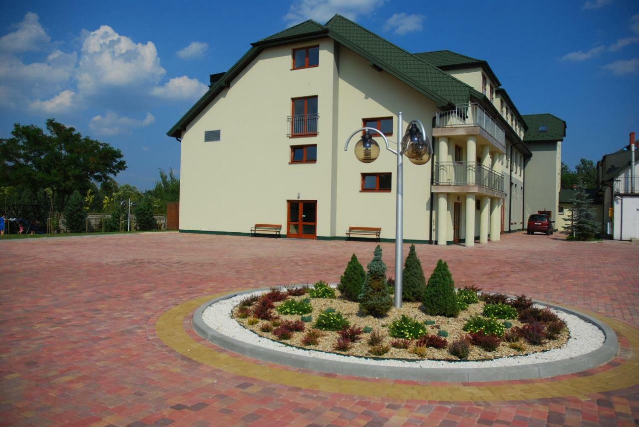 קילצה Hotel Dyminy מראה חיצוני תמונה