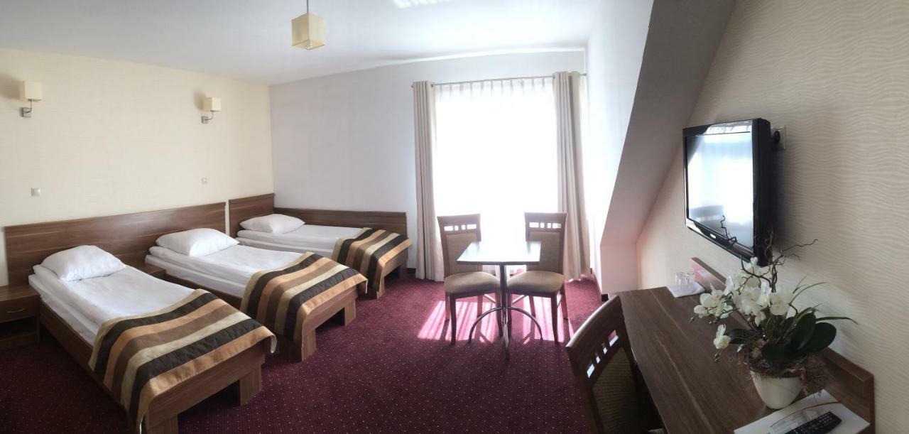 קילצה Hotel Dyminy מראה חיצוני תמונה
