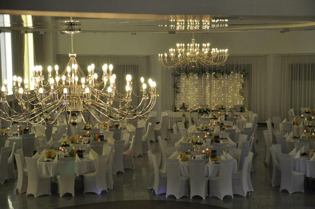קילצה Hotel Dyminy מראה חיצוני תמונה