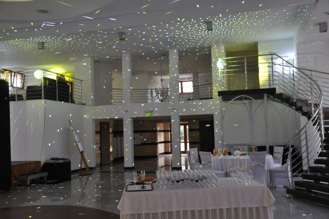 קילצה Hotel Dyminy מראה חיצוני תמונה